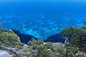 Küstenlandschaft mit smaragblauem Meer, Golfo di Orosei, Selvaggio Blu, Sardinien, Italien, Europa