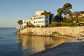 villas at the seaside, beach, Cassis, Bouches-du-Rhone, Cote d Azur, French Riviera, Mediterranean Sea, Provence, France, Europe