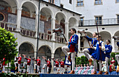 Schlossfest im Hof des Schloss, Neuburg an der Donau, Nord-Oberbayern, Bayern, Deutschland