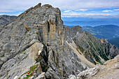 Blick auf Latemartürme und Bivacco Rigatti, von Latemarspitze, Latemargruppe, UNESCO Weltnaturerbe Dolomiten, Dolomiten, Trentino, Italien