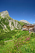 Hut Hanauer Huette with Plattigspitzen in background, hut Hanauer Huette, Lechtal Alps, Tyrol, Austria