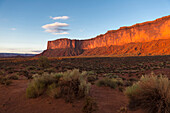 Rock formations overlooking desert, Monument Valley, Utah, United States, Monument Valley, Utah, USA