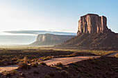 Rock formations overlooking desert landscape, Monument Valley, Utah, United States, Monument Valley, Utah, USA