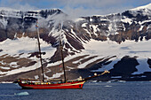 Arctic, Spitsberg, Loyndodden fjord, Dutch schooner