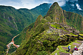 'South America, Peru, Cuzco region, Urubamba Province, Unesco World heritage since 1983, Machu Picchu (''old mountain''), global view with tourists'