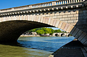 France, Paris, Ile St Louis, Quai de la Seine, Louis Philippe bridge and Marie bridge