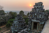 Sunset view from Phnom Bakheng, Angkor, UNESCO World Heritage Site, Siem Reap, Cambodia, Indochina, Southeast Asia, Asia