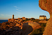 Pointe de Squewel and Mean Ruz Lighthouse, littoral house, Men Ruz, Ploumanach, Cote de Granit Rose, Cotes d'Armor, Brittany, France, Europe