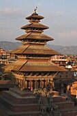 Five storey Nyatapola Temple, at 30 metres the highest in the Kathmandu valley, Taumadhi Square, Bhaktapur, Nepal, Asia