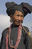 Aku lady smoking wooden pipe, Wan Sai village, Kengtung (Kyaing Tong), Shan state, Myanmar (Burma), Asia