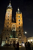 St. Mary's church or basilica at night, Main Market Square (Rynek Glowny), Old Town District (Stare Miasto), Krakow (Cracow), UNESCO World Heritage Site, Poland, Europe