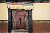 Door, Hemis gompa (monastery), Hemis, Ladakh, Indian Himalaya, India, Asia
