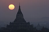 Sunrise, Old Bagan (Pagan), Bagan, Myanmar (Burma), Asia