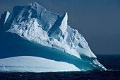 Majestätischer Eisberg, nahe Livingstone Island, Südliche Orkneyinseln, Antarktis