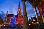 City Hall, Grand Place, UNESCO World Heritage Site, at Christmas time, Brussels, Belgium, Europe