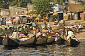 Rowing boats in the busy harbour of Dhaka, Bangladesh, Asia