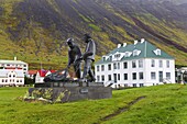 Fisherman's Memorial, Port of Isafjordur, West Fjords Region, Iceland, Polar Regions