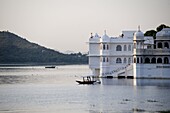 Lake Palace at sunrise, Udaipur, Rajasthan, India, Asia