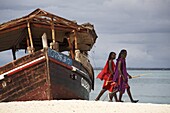 Maasai warriors on Kendwa Beach, Zanzibar, Tanzania, East Africa, Africa