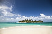 Diablo Island (Niatupu) in San Blas Islands seen from the beach of Dog Island, Caribbean Sea, Panama, Central America