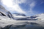 Holmiabukta Glacier in arctic summer sun, Northern Spitzbergen, Svalbard, Norway, Scandinavia, Europe