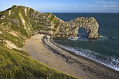 Late afternoon on the clifftops overlooking Durdle Door, Jurassic Coast, UNESCO World Heritage Site, Dorset, England, United Kingdom, Europe