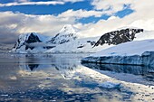 Icebergs and mountains on the Antarctic Peninsula, Antarctica, Polar Regions