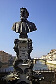 Bust of Benvenuto Cellini, Ponte Vecchio, Florence, UNESCO World Heritage Site, Tuscany, Italy, Europe