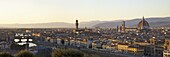 Panoramic view of Ponte Vecchio, River Arno, Palazzo Vecchio and Duomo from Piazzale Michelangelo, Florence, UNESCO World Heritage Site, Tuscany, Italy, Europe