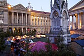 Christmas Market stalls and Council House, City Centre, Birmingham, West Midlands, England, United Kingdom, Europe