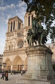 Gothic Notre Dame Cathedral and statue of Charlemagne et ses Leudes, Place du Parvis Notre Dame, Ile de la Cite, Paris, France, Europe