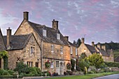 Pretty houses in the picturesque Cotswolds village of Broadway, Worcestershire, England, United Kingdom, Europe