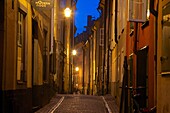 Narrow street at dusk, Gamla Stan, Stockholm, Sweden, Scandinavia, Europe