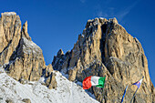 Italian flag in front of Fuenffingerspitze and Langkofel, Langkofel group, Dolomites, UNESCO World Heritage Dolomites, Trentino, Italy