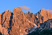 Pala range in alpenglow with Cima di Val Grande, Cima dei Bureloni and Cima della Vezzana, Pala range, Dolomites, UNESCO World Heritage Dolomites, Trentino, Italy