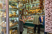 Lebensmittelladen, Delikatessen, Gebäck, Schinken, Käse, Altstadt, Via Pasquale Scura, Neapel, Napoli, Italien