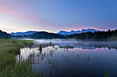 Morning fog at lake Geroldsee, view to Soierngruppe and Karwendel, Werdenfels region, Bavaria, Germany