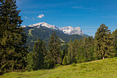 Wettersteingebirge mit Alpspitze, Zugspitze und Waxenstein, bei Garmisch-Partenkirchen, Werdenfelser Land, Bayern, Deutschland