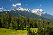 Wettersteingebirge mit Alpspitze, Zugspitze und Waxenstein, bei Garmisch-Partenkirchen, Werdenfelser Land, Bayern, Deutschland