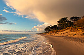 Gewitterwolken am Weststrand, Darss,  Nationalpark Vorpommersche Boddenlandschaft, Ostsee, Mecklenburg-Vorpommern, Deutschland