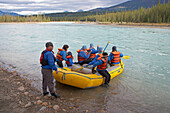 Rafting am Athabasca River, Jasper National Park, Rocky Mountains, Alberta, Kanada