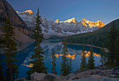 Sunrise at Moraine Lake, Banff National Park, Rocky Mountains, Alberta, Canada