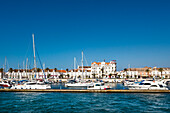 Blick vom Wasser auf Vila Real de Santo Antonio, Algarve, Portugal