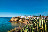 Blick auf Carvoeiro, Algarve, Portugal