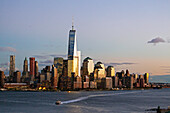 One World Trade Center and Downtown Manhattan across the Hudson River, New York, United States of America, North America