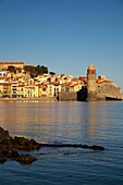 Europe, france, Languedoc Roussillon, Pyrenees Orientales, Collioure, the village and the church of Notre Dame des Anges