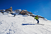Two Menn Skiing on the way down to the skiresort Madonna di Campiglio Ski, Skitour, Brenta Gebirge, Dolomites, Trentino, Italien