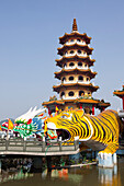 Dragon and Tiger Pagoda, temple at the lake lotus in Kaohsiung, Taiwan, Republik China, Asia