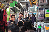 Straßenszene bei einem Straßenmarkt im Central District, Hongkong Island, China, Asien