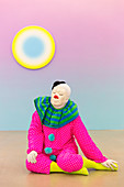 Clown, Ausstellung, Rockbund Art Museum, Besucher, Clowns, Regenbogen, Ausstellung Breathe Walk die von Ugo Rondinone 13.9.2015-4.1.2015, Kunst, Museum, Schanghai, Shanghai, China, Asien